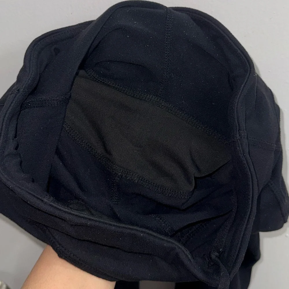 Lululemon black capri size 6